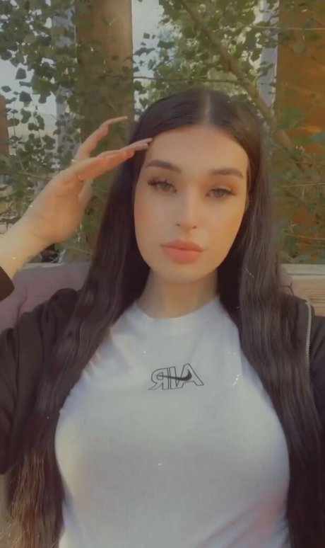 Lu Aaliyah modèle nu images