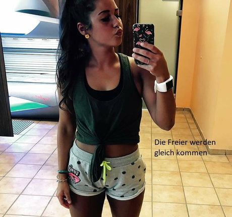 Sarah Lombardi star du porno en haute qualité galerie