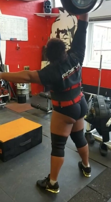 StrongWomen_ modèle pornographique archive