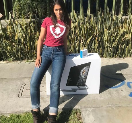 Janina Gavankar star exclusive photos