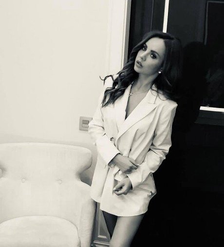 MakSim modèle pornographique galeries