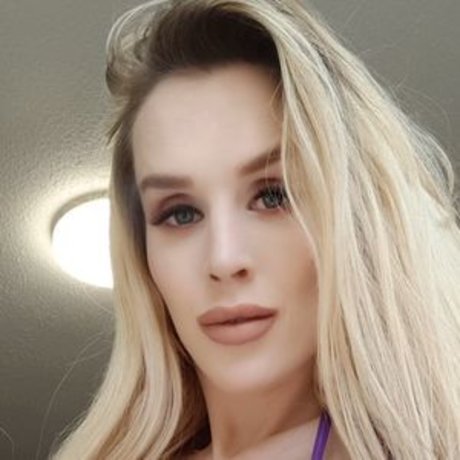 Roxy Cox jolie actrice collection