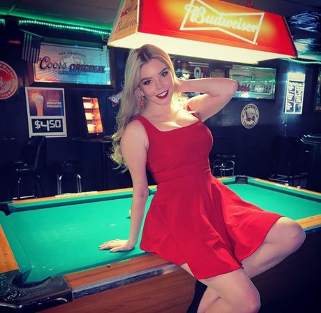 Jade Emarthla actrice sexy des photos