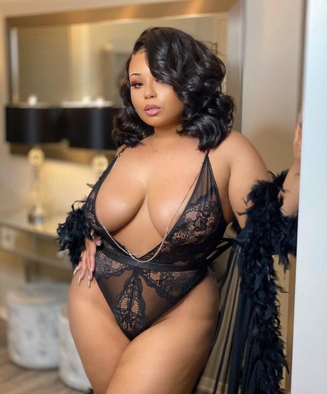 piercing asiatique onlyfans chaud sympa photo