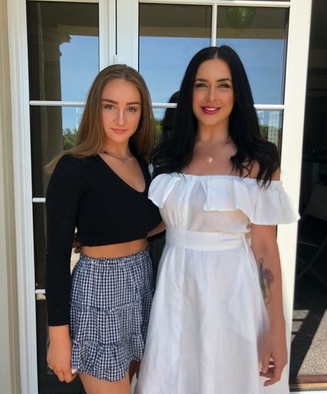 Ruby Pearl Esler nus étoiles archive