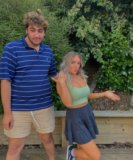 Ruby Pearl Esler modèle joli des photos