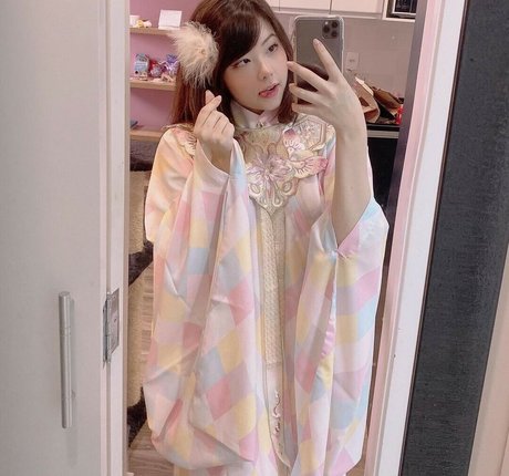 Julia Nakamura star du porno gratuite galeries