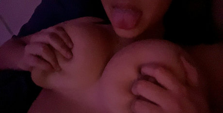 Pearl Niyada modèle hd galerie