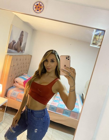 Tatireal étoile érotique des photos