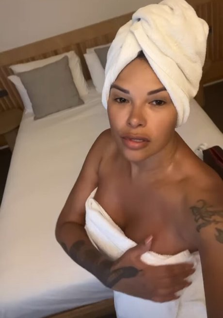 Ariadna Arantes modèle adulte archive