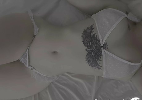 Genesis Cruz star érotique photo