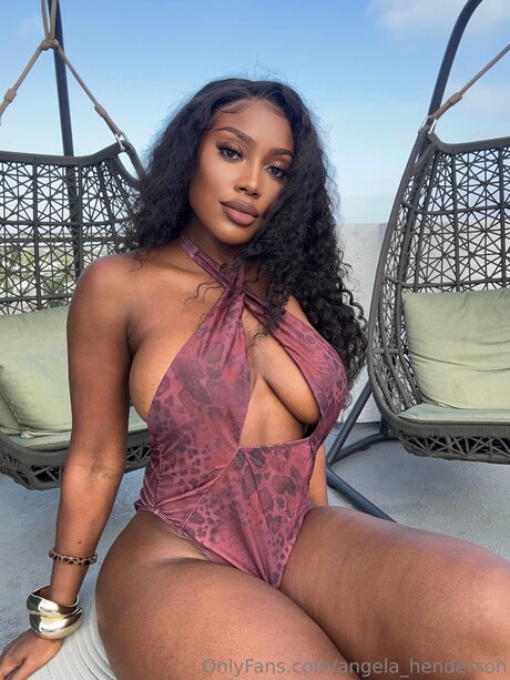 Angela Henderson étoile parfaite photos