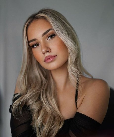 lifewithaliina modèle sympa des photos