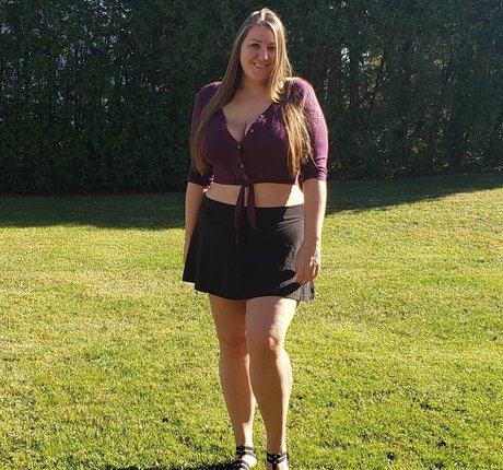 Caityy Cakesss star exclusive photo