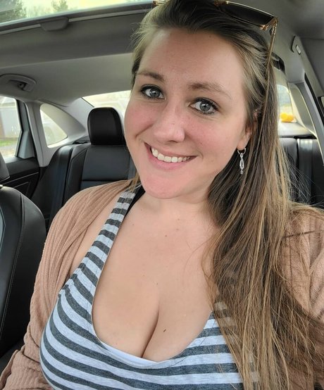 Caityy Cakesss modèle nu image