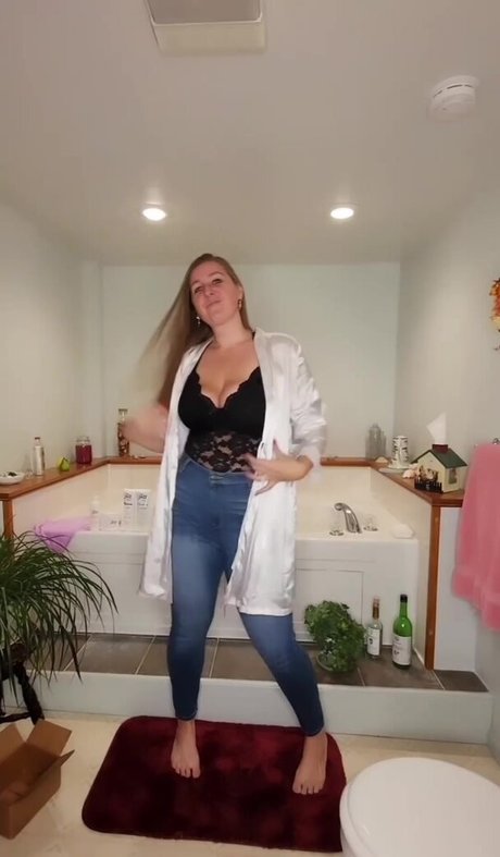 Caityy Cakesss star du porno des photos