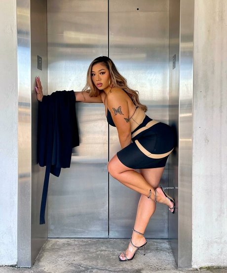 Kimberly Nguyen nus de stars du porno archive