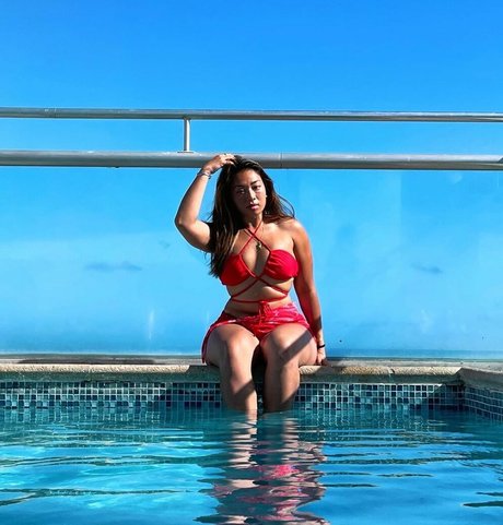 Kimberly Nguyen nus étoiles archive