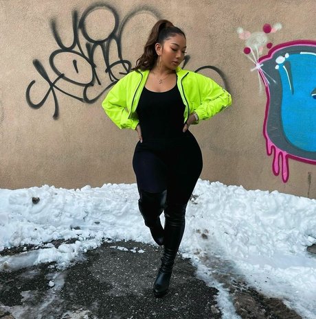 Kimberly Nguyen beau modèle galeries