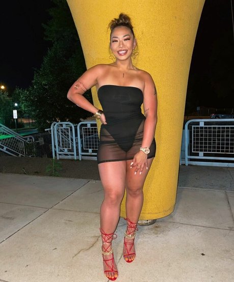 Kimberly Nguyen star du porno en haute qualité image