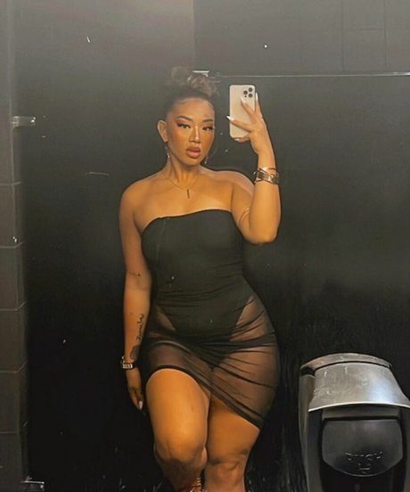 Kimberly Nguyen actrice érotique des photos