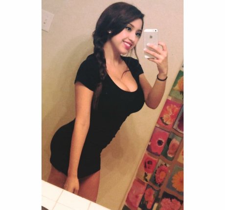 Alexandra Nicole actrice érotique image