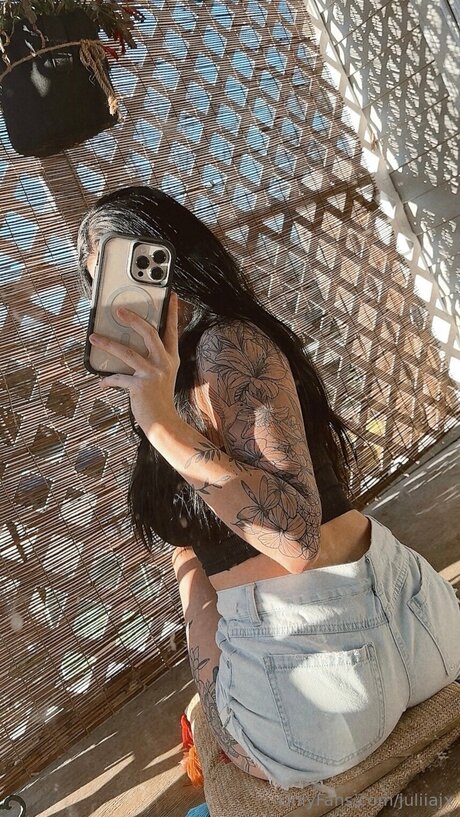 juliiajx modèle exclusif img