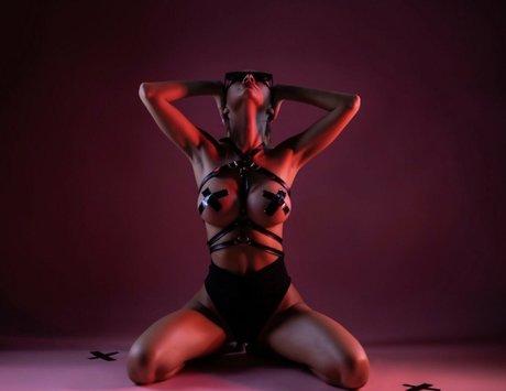 Ellysa Geanina modèle érotique img