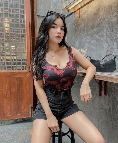 visage onlyfans chaud et sexy photo