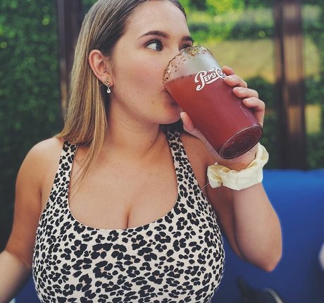 Paige F haut modèle galerie