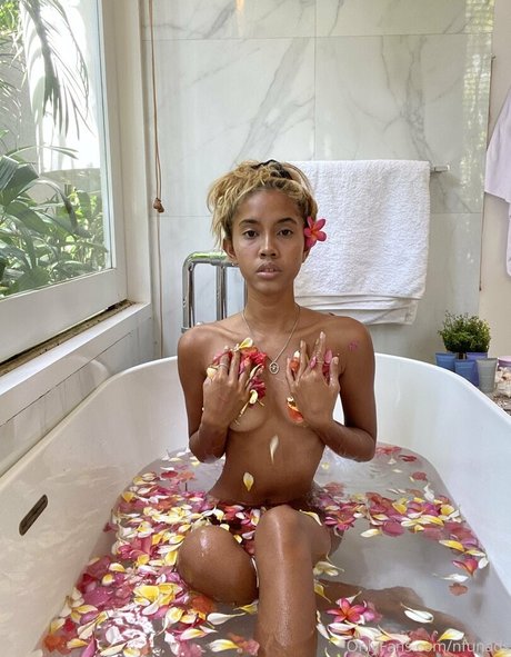 filles célèbres onlyfans assez pornographique photos