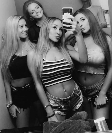 éjacule sur la langue onlyfans parfait et sexy photo