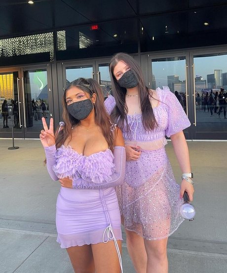 blonde se masturbant onlyfans chaud adulte images