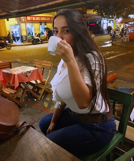 pom-pom girl asiatique onlyfans jolie adulte collection