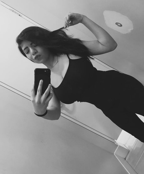 Kimberly Hdeez modèle adulte img