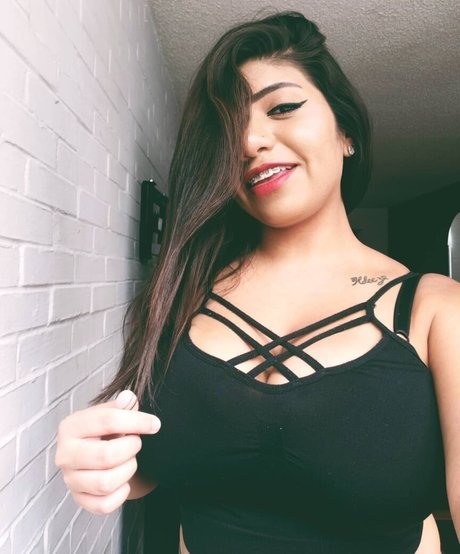 Kimberly Hdeez étoile sexy img