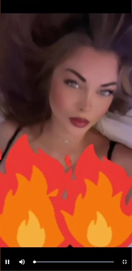 Yoly Lpda9 star érotique image