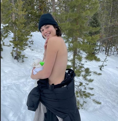 pom-pom girl nue onlyfans haut érotique image