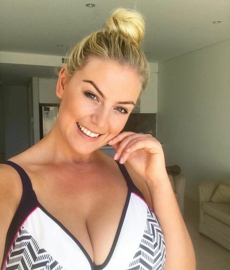 Annaliese Gann top star des photos