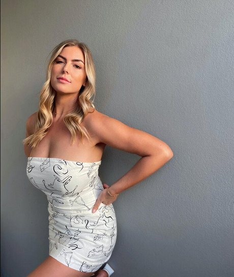 chaton courbé onlyfans art érotique galerie