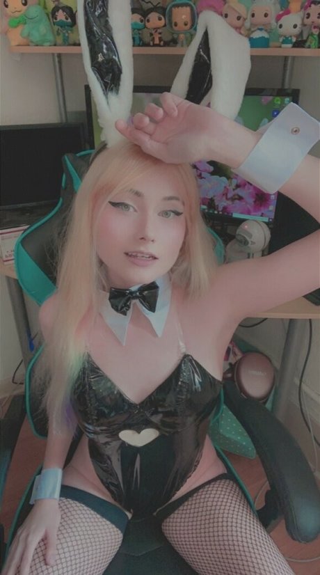 AboveStupid belle actrice galeries