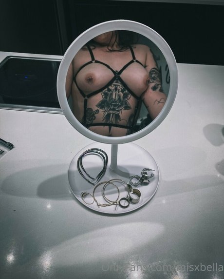 Isabella Medeiros modèle adulte galerie