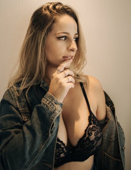 fans asiatiques de findom uniquement nu gratuit images