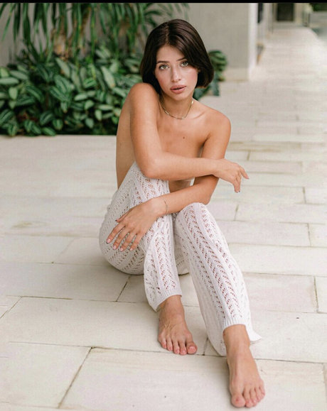 _Julia Bar star du porno en haute qualité img