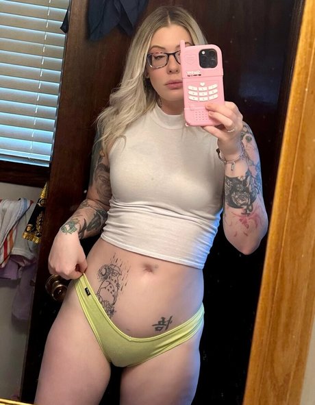 Karuna Satori_ art de star du porno image