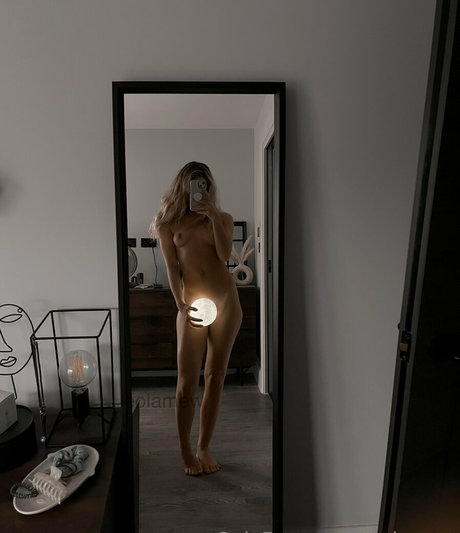 leolamew modèle exclusif images