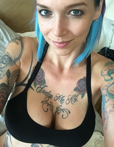 Anna Bell Peaks actrice exclusive collection