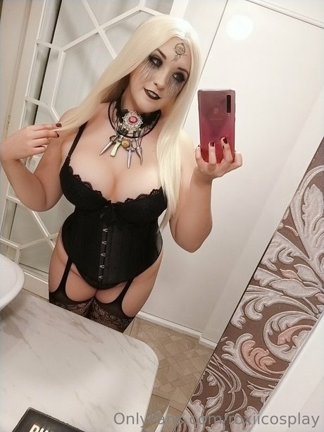 Roxii Cosplay actrice adulte collection