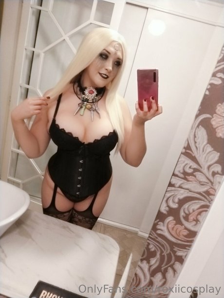 Roxii Cosplay star du porno érotique galerie