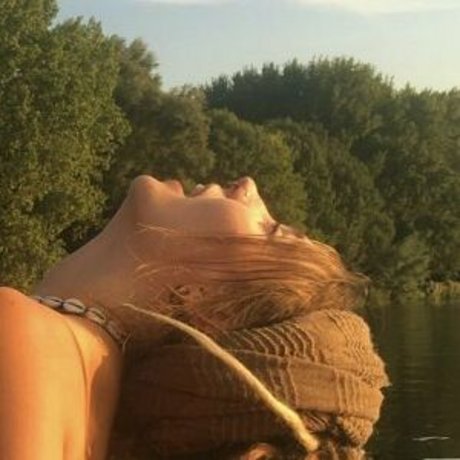 enceintes soumises onlyfans haut nu photos